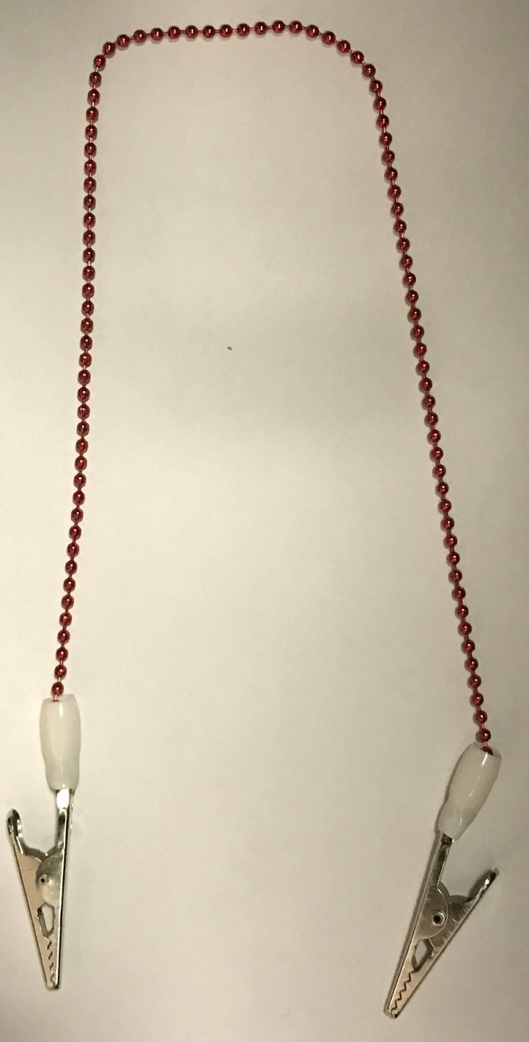 TMG Bib Clip ( Bib Holder / Napkin Holder ) chain-type 14" White / Red Chain